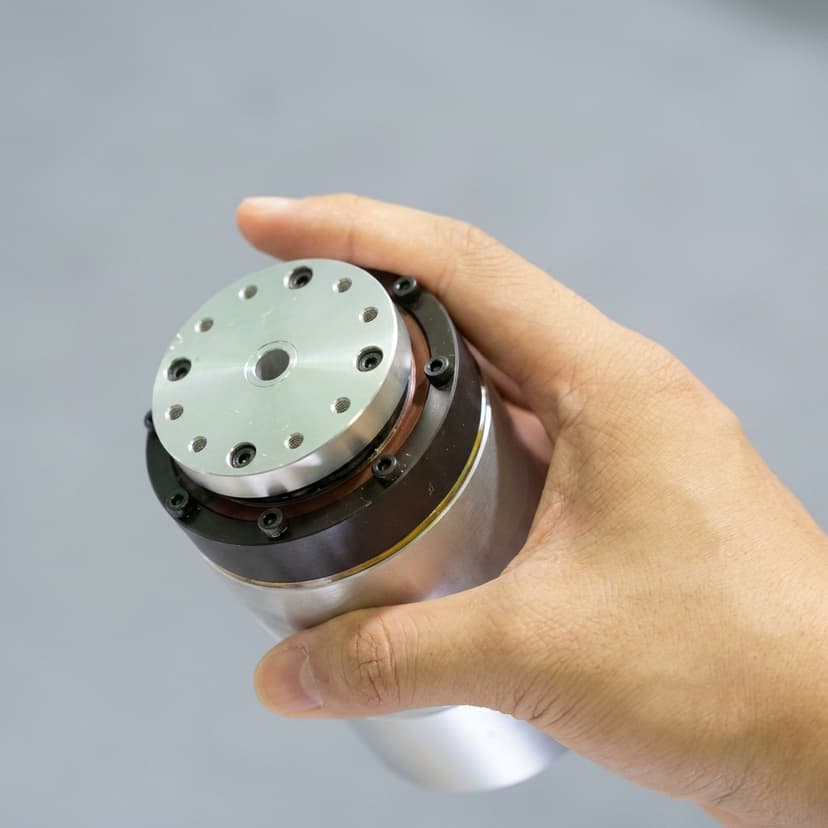 Micro planetary gear motor used in three-finger actuator joints